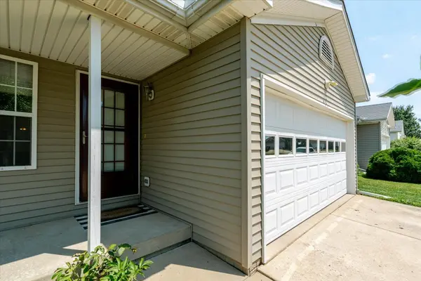 2 Harrison CT, Bloomington, IL 61704