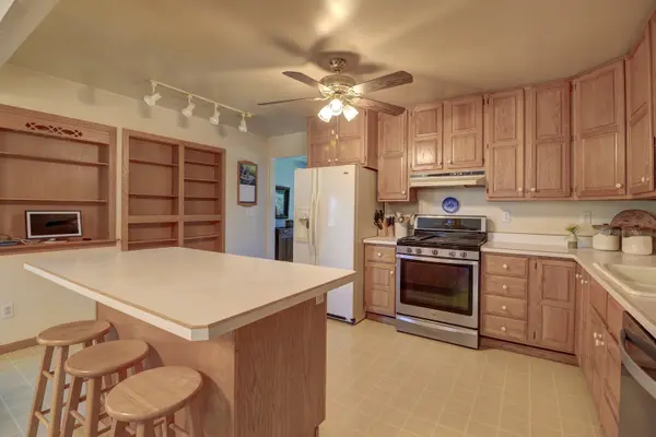 1727 HWY 67 AVE, Clinton, IA 52732