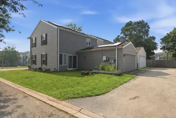 881 Serendipity DR, Aurora, IL 60504