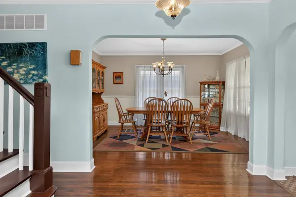 442 S Cornell AVE, Villa Park, IL 60181