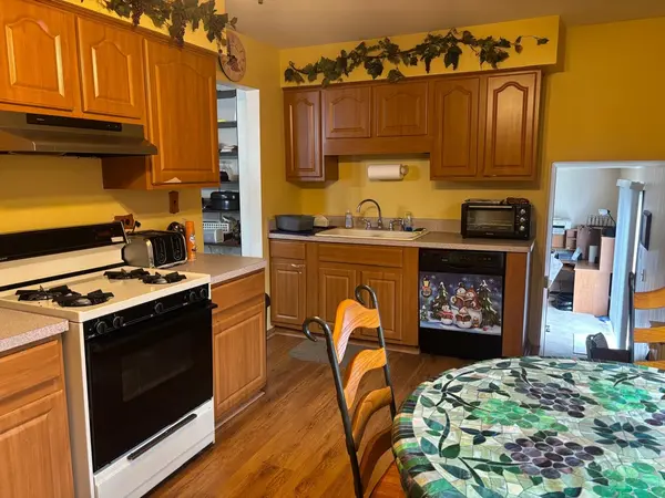 337 Hazel DR, Schaumburg, IL 60193