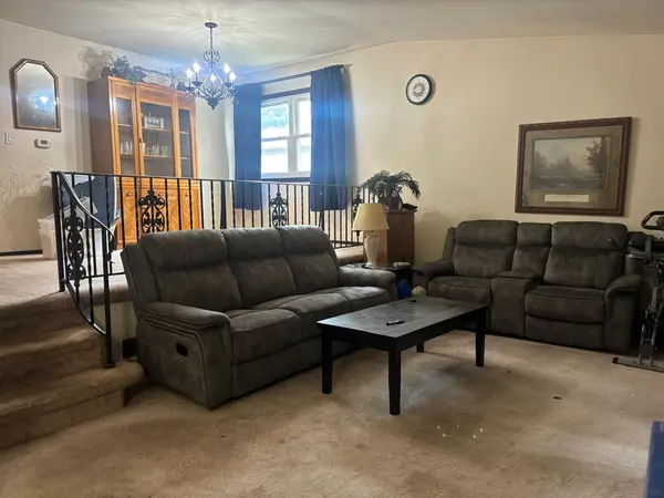 337 Hazel DR, Schaumburg, IL 60193