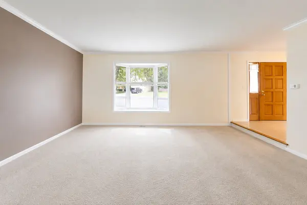 320 Yorkshire DR, Mundelein, IL 60060
