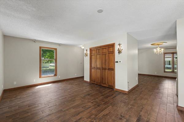 12 S Walnut ST, Villa Grove, IL 61956