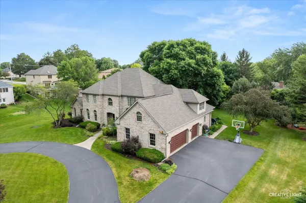 2 Buckingham DR, Sugar Grove, IL 60554