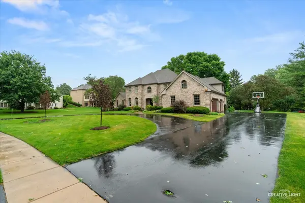 2 Buckingham DR, Sugar Grove, IL 60554