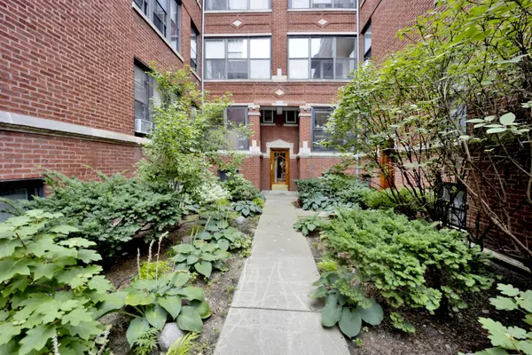 1915 W Montrose AVE #2, Chicago, IL 60613