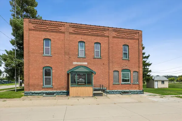 2301 Mckinley ST, Clinton, IA 52732