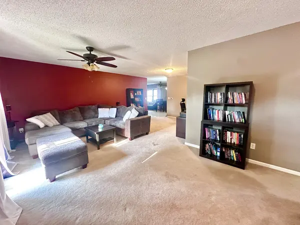 128 Laurie LN, Oswego, IL 60543