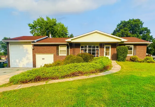 128 Laurie LN, Oswego, IL 60543