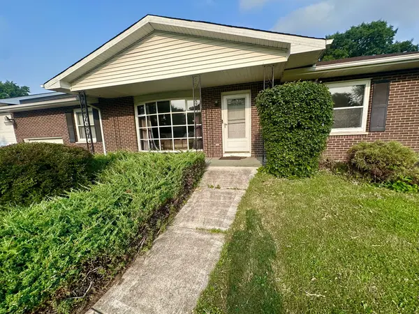128 Laurie LN, Oswego, IL 60543