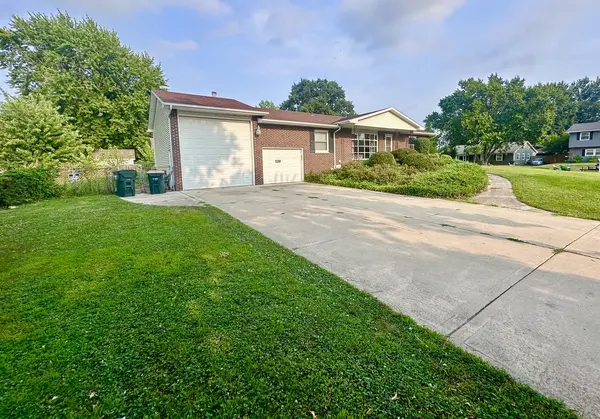 128 Laurie LN, Oswego, IL 60543