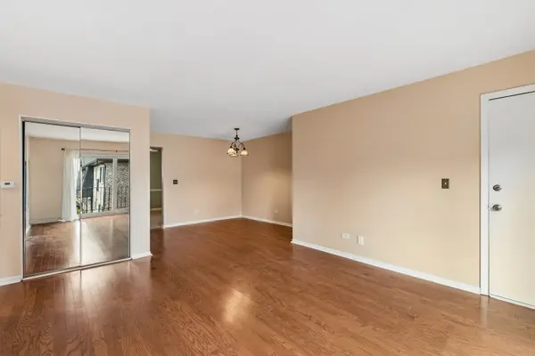 876 S Plum Grove RD #208, Palatine, IL 60067