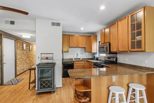 824 Hinman AVE #1N, Evanston, IL 60202