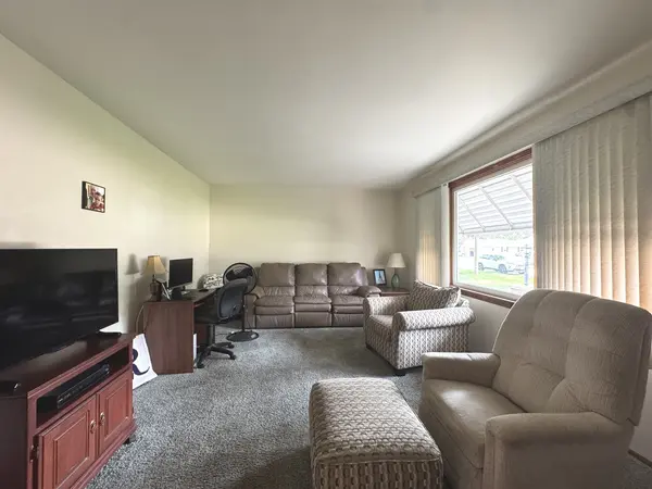 646 Evergreen LN, Bradley, IL 60915