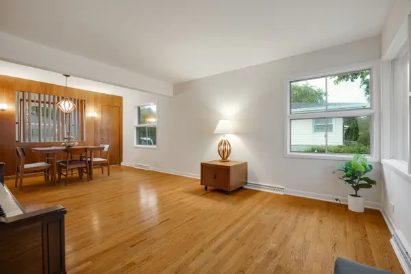 326 E Alden DR, Addison, IL 60101