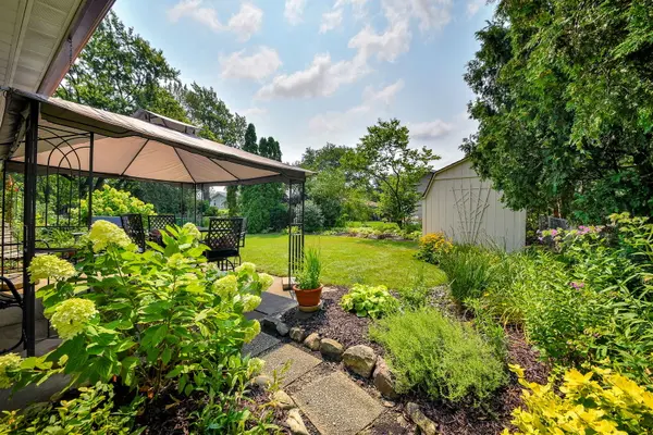 21W621 Buckingham RD, Glen Ellyn, IL 60137
