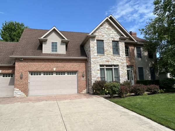 1910 Parkside DR, Sycamore, IL 60178