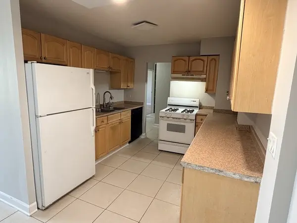2211 S Highland AVE #6D, Lombard, IL 60148