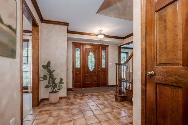 5N662 Forest Glen LN, St. Charles, IL 60175