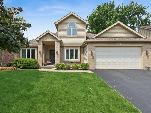 39988 N Trevino LN, Antioch, IL 60002