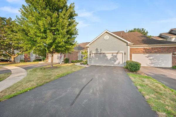 233 Parktrail CT #233, Schaumburg, IL 60173
