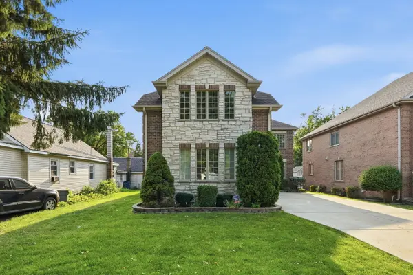 2272 Eastview DR, Des Plaines, IL 60016