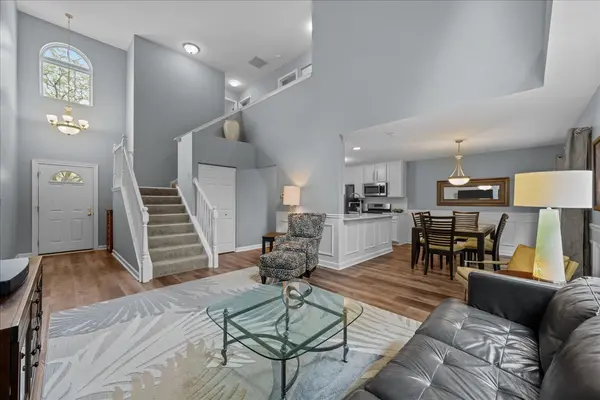 2887 Caldwell LN, Geneva, IL 60134
