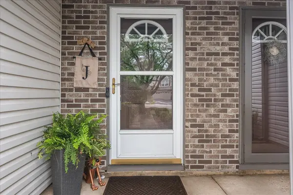 2887 Caldwell LN, Geneva, IL 60134