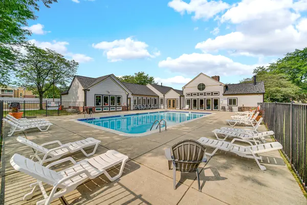 213 GLENGARRY DR #211, Bloomingdale, IL 60108