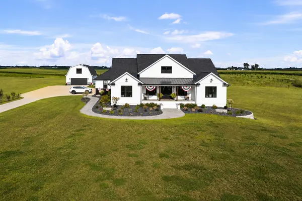 375 Ruby CT, Long Grove, IA 52756