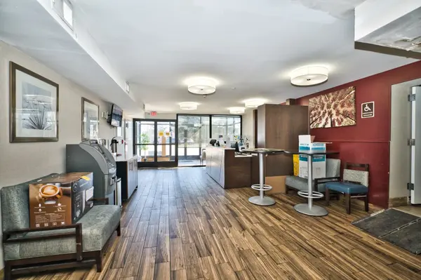 9424 Waukegan RD, Morton Grove, IL 60053