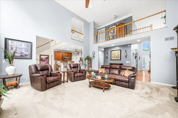 447 Lake Run CT, North Aurora, IL 60542
