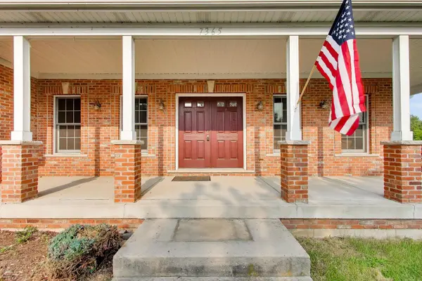 7365 English Oak LN, Spring Grove, IL 60081