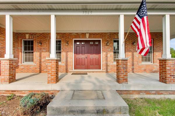 7365 English Oak LN, Spring Grove, IL 60081
