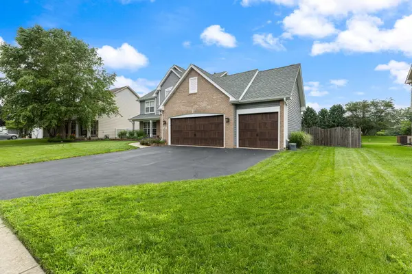 457 Greenview LN, Oswego, IL 60543