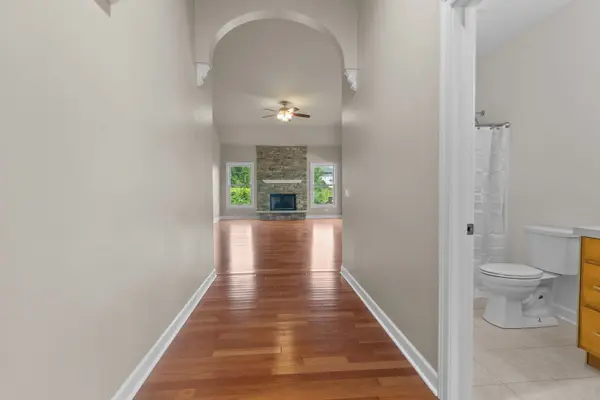1400 Savanna LN, Woodstock, IL 60098