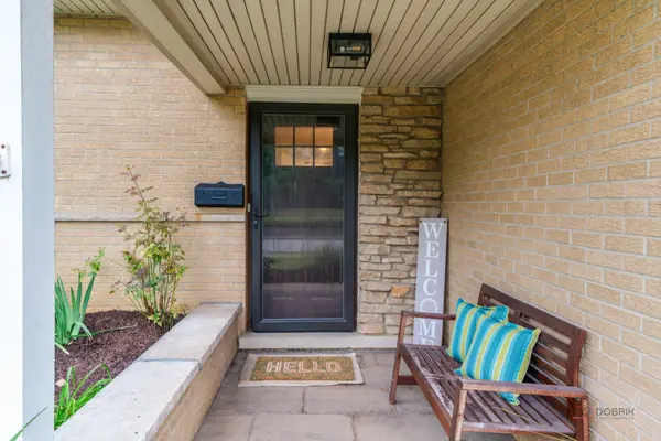 720 S Butterfield RD, Libertyville, IL 60048