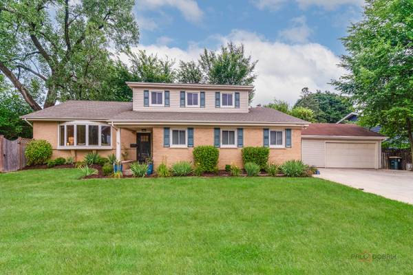720 S Butterfield RD, Libertyville, IL 60048