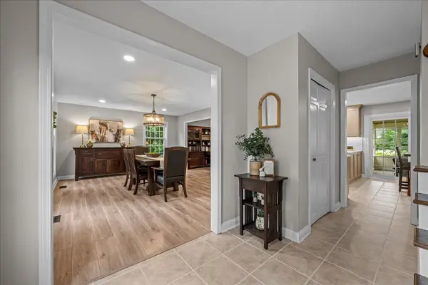 1483 Allen LN, St. Charles, IL 60174