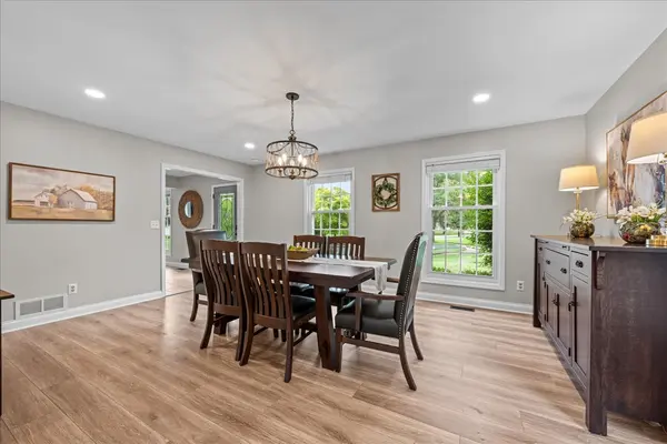1483 Allen LN, St. Charles, IL 60174