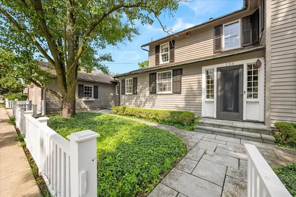 133 S River LN, Geneva, IL 60134