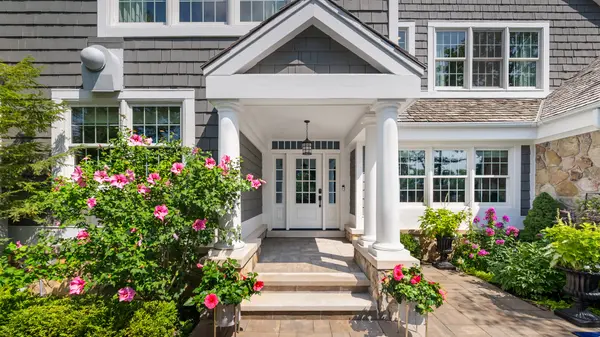 100 Clubhouse DR, North Barrington, IL 60010
