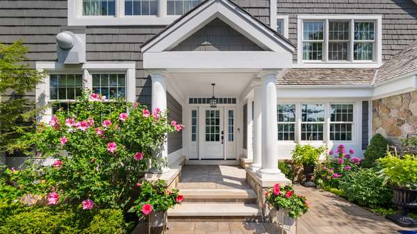 100 Clubhouse DR, North Barrington, IL 60010