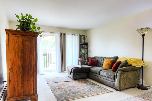 1212 Whispering Hills CT #3B, Naperville, IL 60540