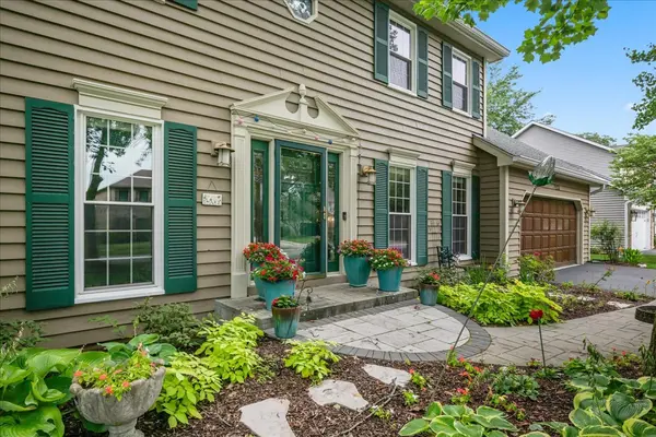 1533 Meadowland DR, Naperville, IL 60540