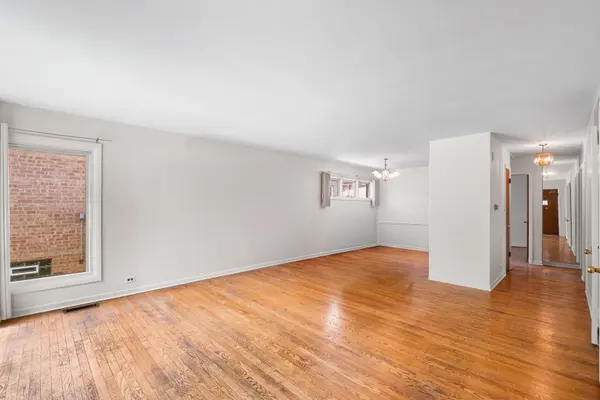 6209 N Caldwell AVE, Chicago, IL 60646