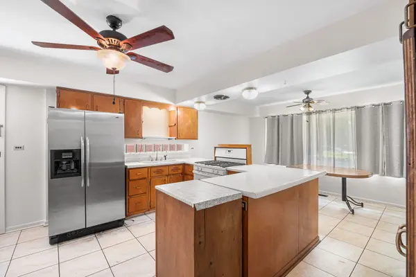 6209 N Caldwell AVE, Chicago, IL 60646