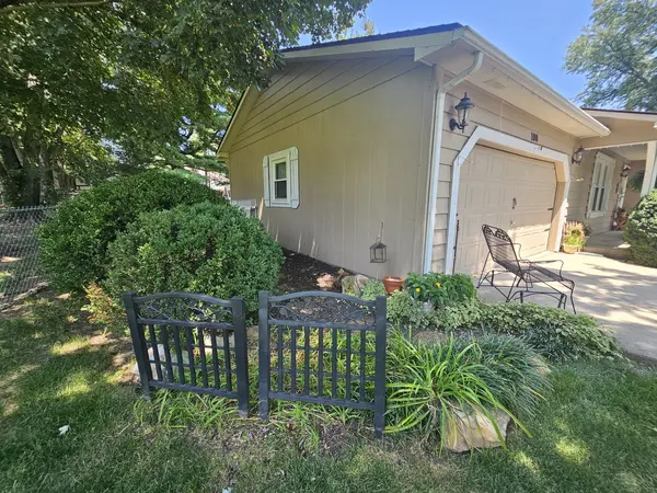 100 Cherry DR, Mt Vernon, IL 62864