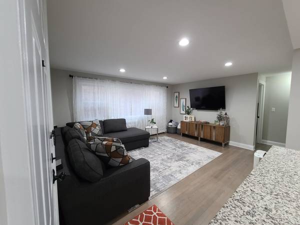 8636 Grand AVE #2A, River Grove, IL 60171